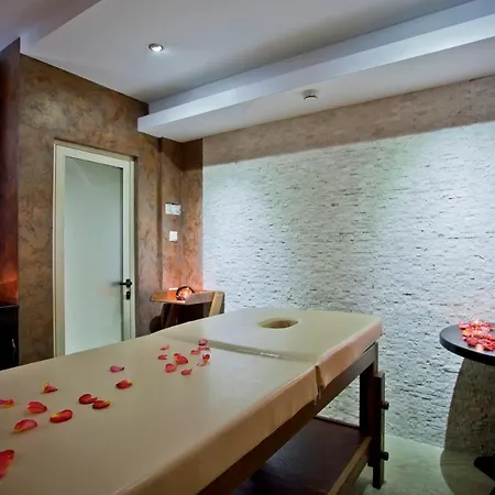 Hotel Incognito Pomorie Hotell 3*